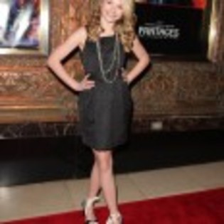 Stefanie_Scott_1337111497_0