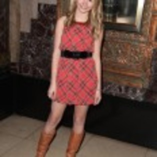 Stefanie_Scott_1337111497_3