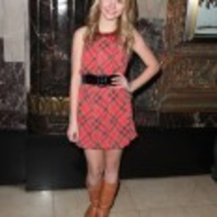 Stefanie_Scott_1337111497_4