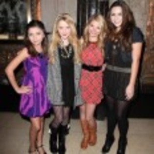 Stefanie_Scott_1337111510_0