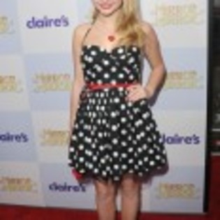 Stefanie_Scott_1337111523_1