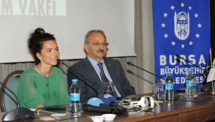  - 2012 07 3 - Inna at Press Conference in Turcia