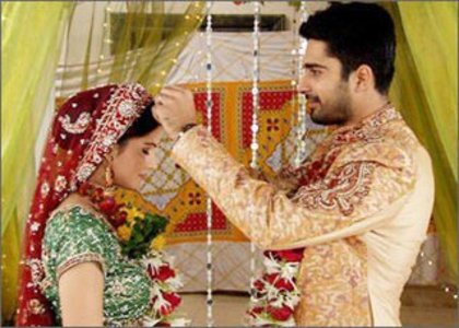 293409_208153902574361_7401396_n - C-dev si radhika-C