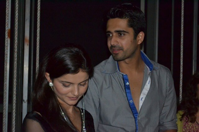 293409_208153915907693_6625400_n - C-dev si radhika-C