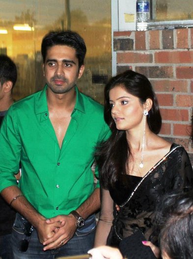 298682_206755066047578_4682692_n - C-dev si radhika-C