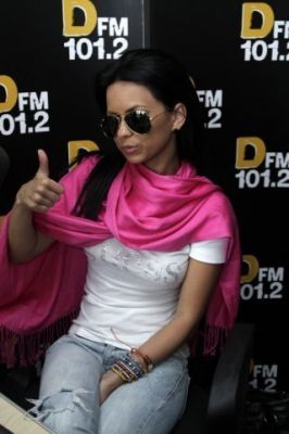  - 2009 06 27 - Inna at DFM Radio in Moscova