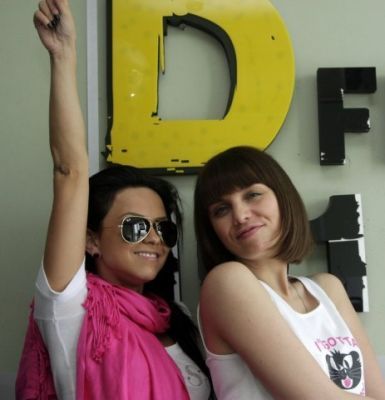  - 2009 06 27 - Inna at DFM Radio in Moscova