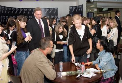  - 2009 09 1 - Inna at Press Conference and Signing Session in UFA - Rusia