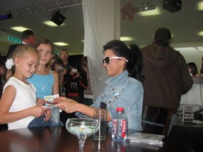  - 2009 09 1 - Inna at Press Conference and Signing Session in UFA - Rusia