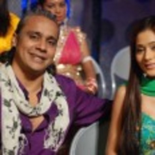 Sarah_Khan_1320526194_1