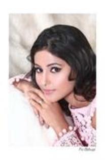 vreau sa dorm - Hina Khan