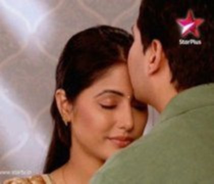 40194385_OXEGCAFNL - Hina Khan
