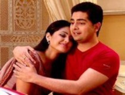 40194388_BKLQYNTGO - Hina Khan