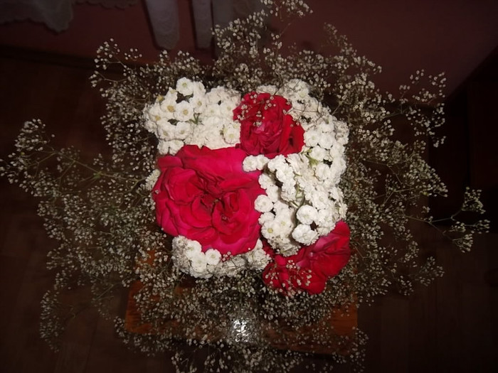 trandafiri si gypsophylla - trandafiri 2012