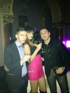 530626_105601322906025_67050639_n