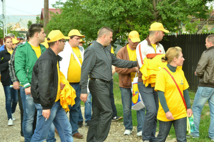 532826_409143275775622_1820653744_n