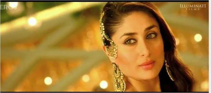 408070_305625996162234_1065437353_n - Kareena Kapoor 2