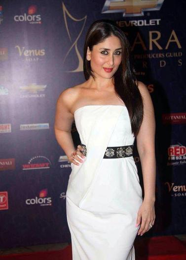 419548_300099036714930_317572044_n - Kareena Kapoor 2