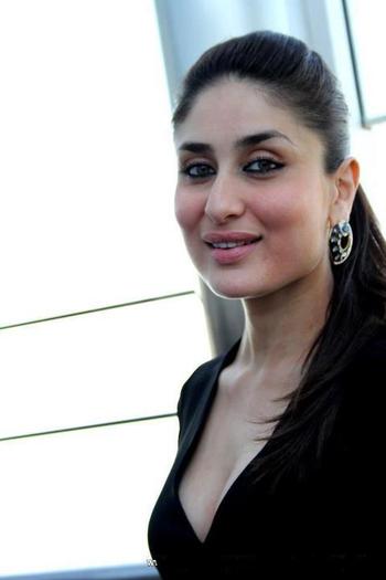 428859_325320577526109_850397846_n - Kareena Kapoor 2