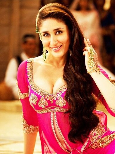 543224_326500177408149_1201070303_n - Kareena Kapoor 2