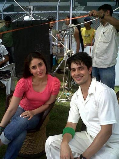 546227_353827711342062_873223476_n - Kareena Kapoor 2