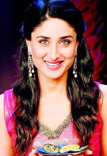 551368_335054726552694_661828627_n - Kareena Kapoor 2