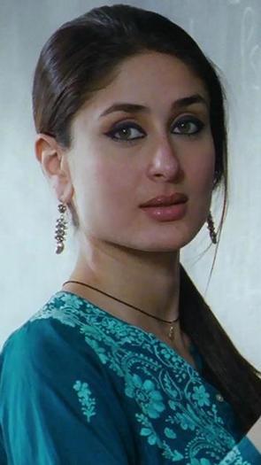 553498_364160670308766_1343822684_n - Kareena Kapoor 2