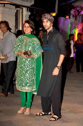 317090_276247119063602_486366361_n