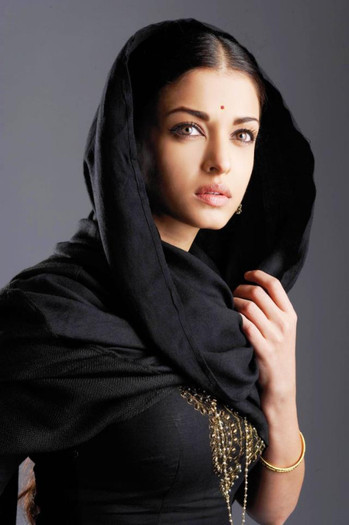 249021_429227627110386_374493271_n - 0 Aishwarya Rai