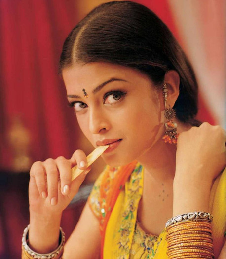 292610_427607990605683_816360737_n - 0 Aishwarya Rai