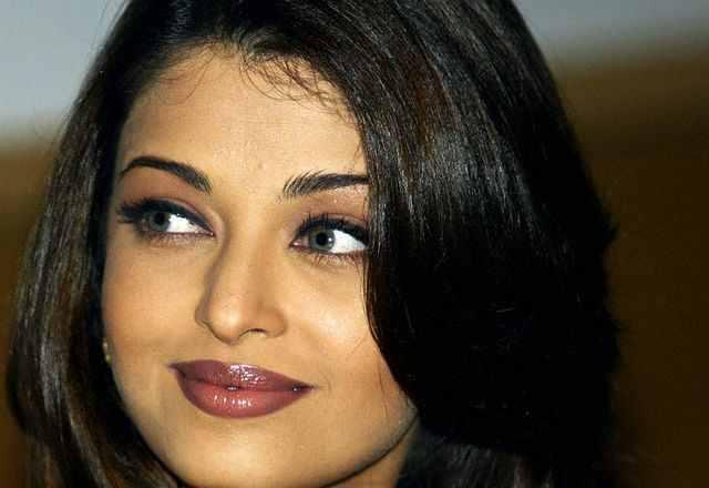 303324_425808210785661_1971829412_n - 0 Aishwarya Rai