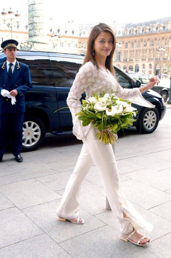 394632_444079062291909_2069820264_n - 0 Aishwarya Rai