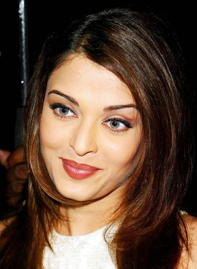 421378_431459520220530_945184402_n - 0 Aishwarya Rai
