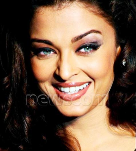 484029_445862102113605_1723467905_n - 0 Aishwarya Rai