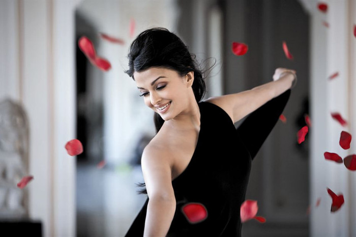 523575_379066435459839_1132316789_n - 0 Aishwarya Rai