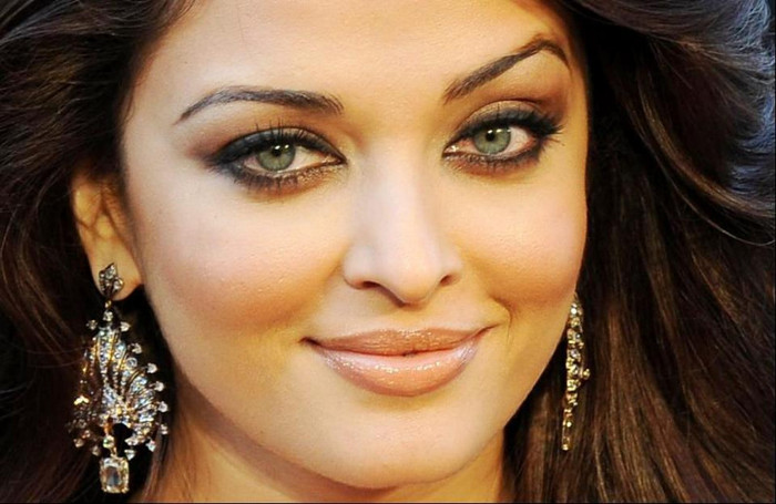 527851_425230287510120_1576650862_n - 0 Aishwarya Rai