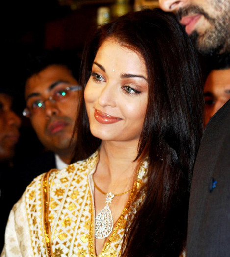 528029_442341989132283_965980067_n - 0 Aishwarya Rai