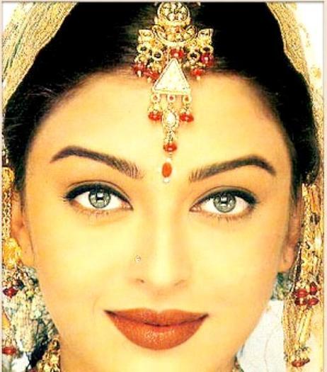 533287_429319150434567_2101580493_n - 0 Aishwarya Rai