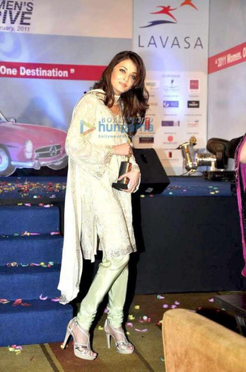 537704_425335330832949_301258268_n - 0 Aishwarya Rai