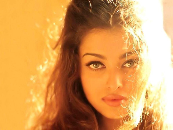 539934_409573772409105_1198492734_n - 0 Aishwarya Rai