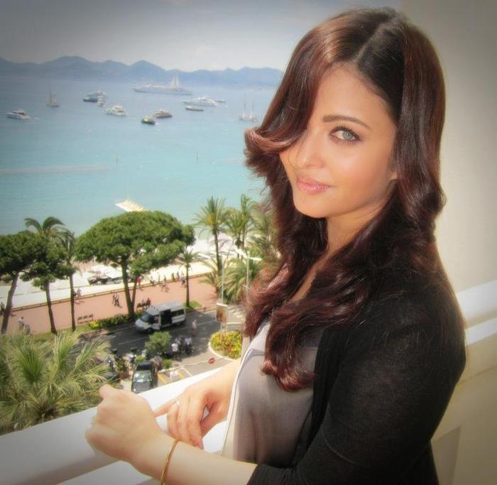 543386_416946265005189_1765492880_n - 0 Aishwarya Rai