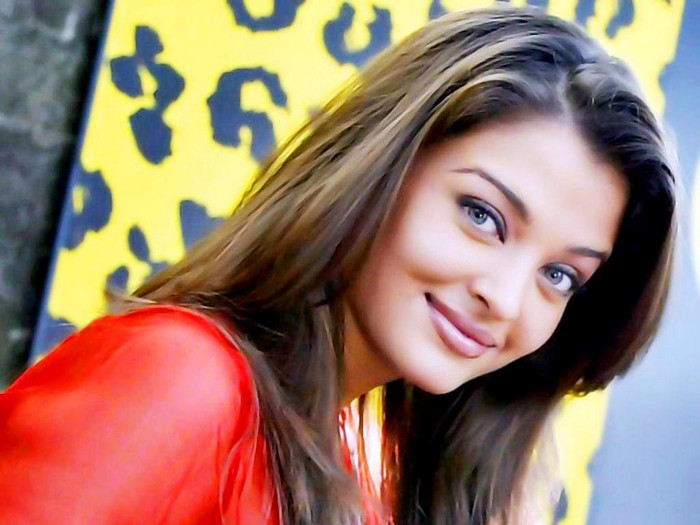 556098_429249313774884_2088394690_n - 0 Aishwarya Rai