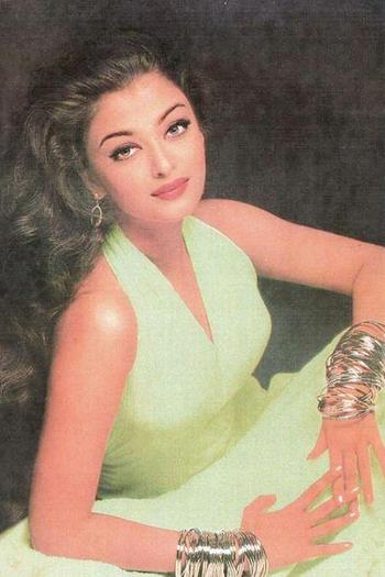 556639_431924100174072_1004835164_n - 0 Aishwarya Rai