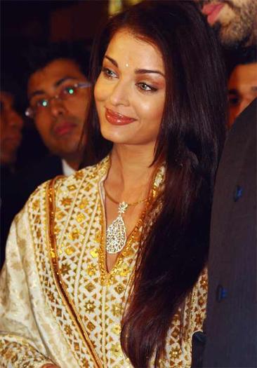 559985_427001563999659_1270427619_n - 0 Aishwarya Rai