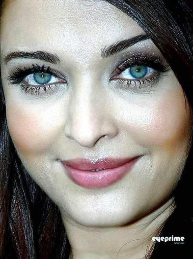 579423_426374404062375_1408598421_n - 0 Aishwarya Rai