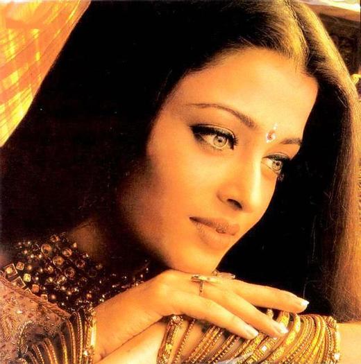 599391_434126993287116_10848120_n - 0 Aishwarya Rai