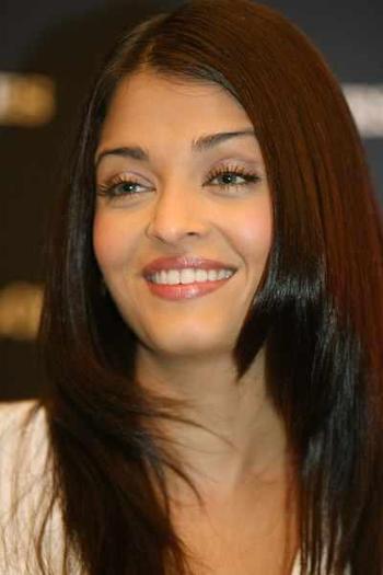 600427_425814500785032_1606784914_n - 0 Aishwarya Rai