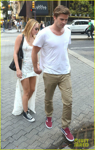 miley-cyrus-liam-hemsworth-capital-grille-lunch-date-03 - Miley Cyrus and Liam Hemsworth Capital Grille Lunch Date