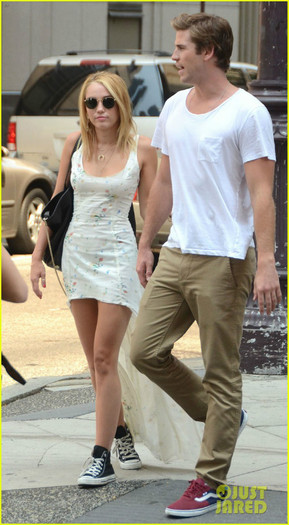 miley-cyrus-liam-hemsworth-capital-grille-lunch-date-05 - Miley Cyrus and Liam Hemsworth Capital Grille Lunch Date