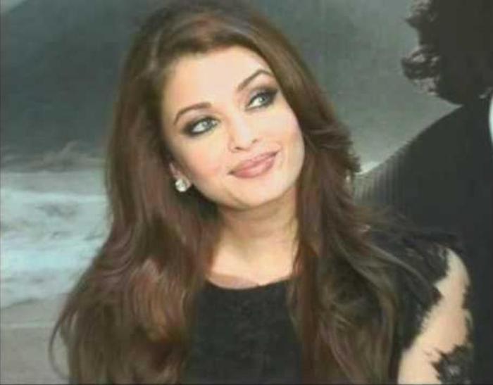 542004_420875234612292_1389779103_n - 0 Aishwarya Rai